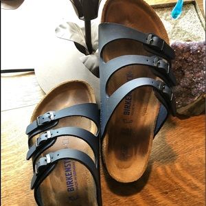 Birkenstock Gizeh Soft Footbed Sandals in Desert Soil Blue